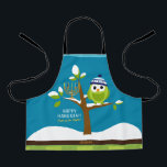 Niedlicher Hanukkah-Schneebaum und Menorah Schneeb Schürze<br><div class="desc">Dieses Niedliche Hanukkah Owl & Menorah in einem Schneebaum macht total Spaß! Der farbenfrohe Cartoon-Stil wird Kinder jeden Alters begeistern, die Schürze ist so konzipiert, dass die Kinder in dieser Ferienzeit lächeln. Enthält die Wörter "Lighup the Night" und Platz für Ihren Namen. Alle Texte können leicht geändert oder gelöscht werden....</div>