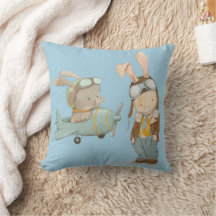 niedlicher Hase im Pilot-Helm