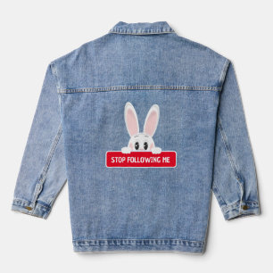 Niedlicher Hase schaut hervor mit Stop-Nachricht Jeansjacke
