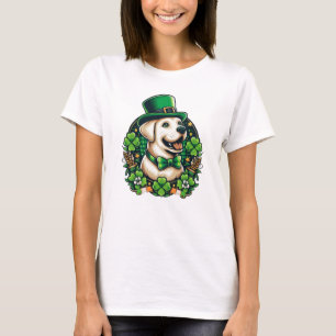 Niedlicher Hund am Sankt Patrick T-Shirt