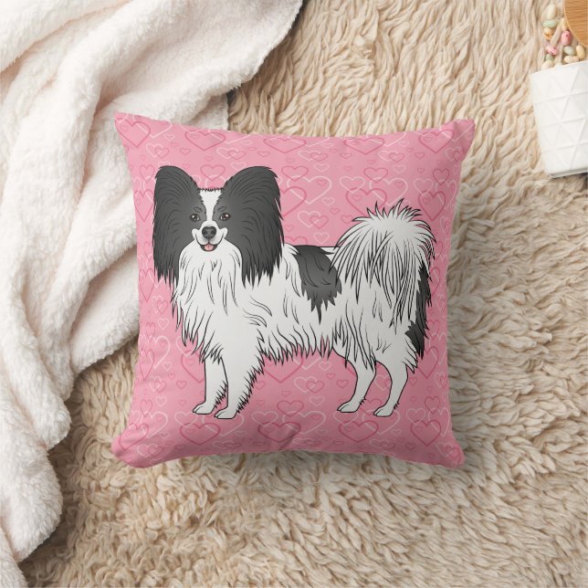 Niedlicher Hund aus schwarz-weißem Papillon auf ro Kissen (Decke)