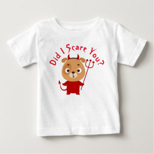 Niedlicher Hund in Kostümen des roten Teufels, der Baby T-shirt