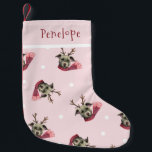Niedlicher Hund mit dem Geweih-Muster Kleiner Weihnachtsstrumpf<br><div class="desc">Dieses ist ein Watercolor und eine Farbbleistiftillustration eines niedlichen amerikanischen Grubenstierterrierhundes mit rotem Schal und den Geweihen,  die in ein süßes Muster hergestellt werden. Ein Name kann auf die Oberseite dieses Strumpfs gedruckt werden. Großer Entwurf für Hundeliebhaber!</div>