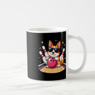Niedlicher Hund mit Sungeln, der Bowling für Männe Kaffeetasse