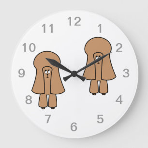 Niedlicher Hund. Schokoladenbrauner Große Wanduhr