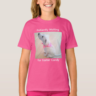 Niedlicher Hundeschlitten Gewartet für Osterkerze T-Shirt