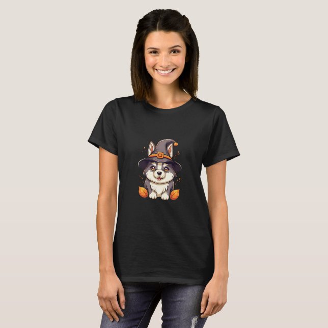 Niedlicher Husky-Hund in einem Hexenhutehund T-Shirt (Vorne ganz)