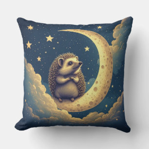 Niedlicher Igel sitzt auf zunehmendem Mond Kissen