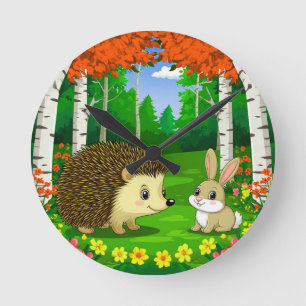 Niedlicher Igel und Hase in einem hellen Wald Runde Wanduhr