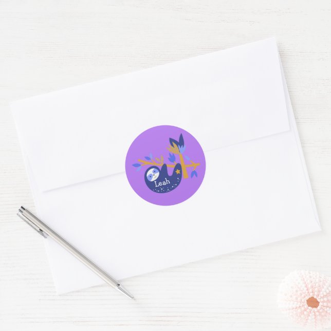 Niedlicher Individuelle Name Blue Koala Bear Viole Runder Aufkleber (Umschlag)