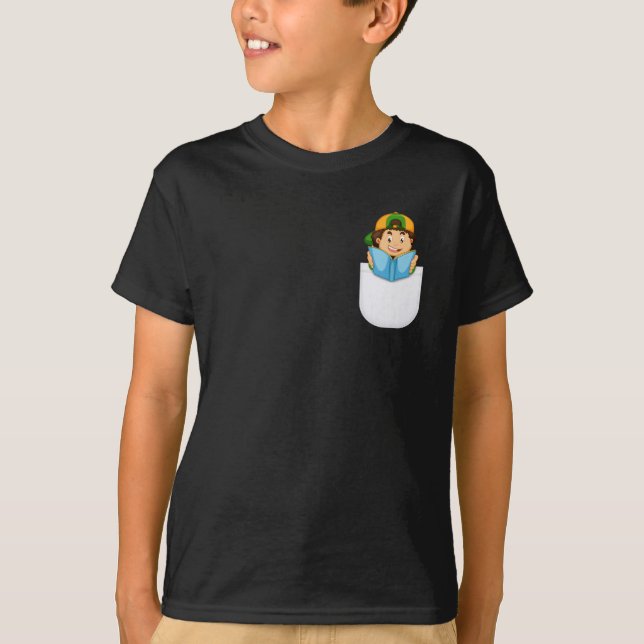 Niedlicher Junge beim Lesen des T - Shirt "Vector  (Vorderseite)