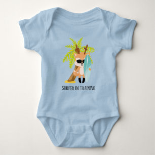 niedlicher Jungensurfer im Training Baby Strampler