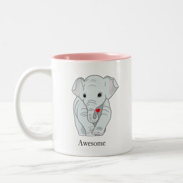 Niedlicher junger Elefant, der ein Herz hält Zweifarbige Tasse (Links)
