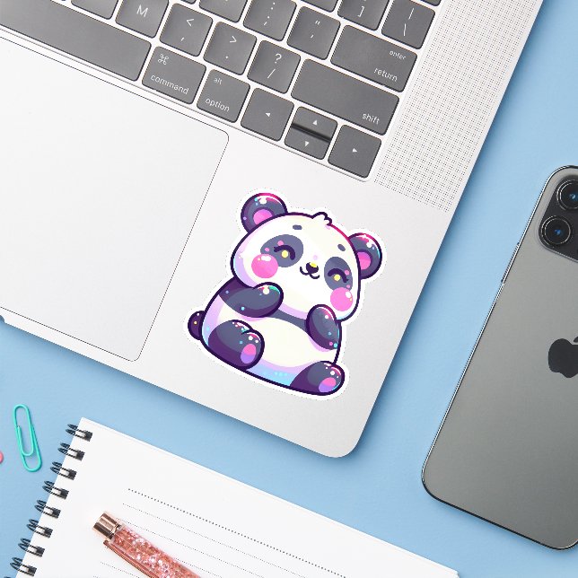 Niedlicher Kawaii Panda mit Pastel Highlights Aufkleber (Laptop mit iPhone)