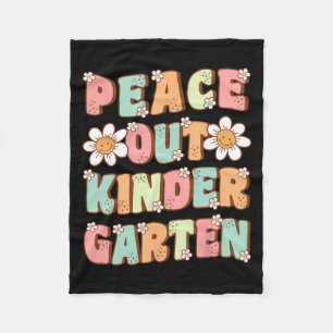 Niedlicher Kindergarten am letzten Kindergar-Tag Fleecedecke