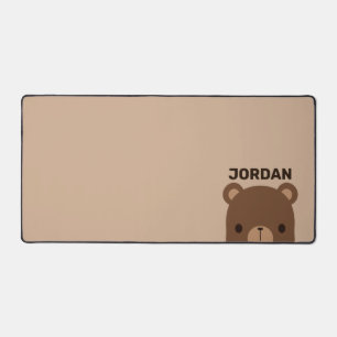 Niedlicher kleiner brauner Bär mit Personalisierte Schreibtischunterlage
