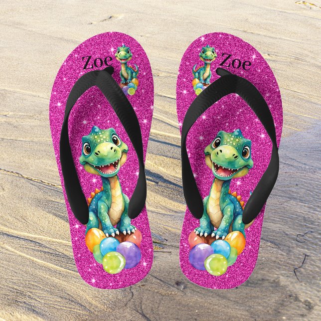 Niedlicher kleiner Dinosaurier mit viel farbenfroh Kinderbadesandalen (Von Creator hochgeladen)