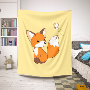 Niedlicher kleiner Fuchs sieht Schmetterling auf G Sherpadecke