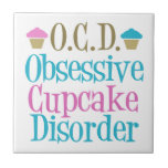 Niedlicher kleiner Kuchen Fliese<br><div class="desc">Ein lustiges Kuchengeschenk. OCD ist für besessene Kuchen-Störung. Ein großes Geschenk für einen Koch,  der eine Bäckerei laufen lässt.</div>