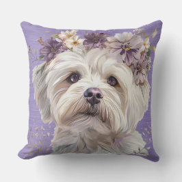 NIEDLICHER KLEINER MALTESISCHER HUND MIT PURPLE-BL KISSEN