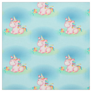 Niedlicher kleiner Sitzen-RosaUnicorn Stoff