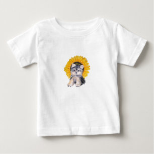 Niedlicher kleiner Yorkshire Welpenhund und Sonnen Baby T-shirt