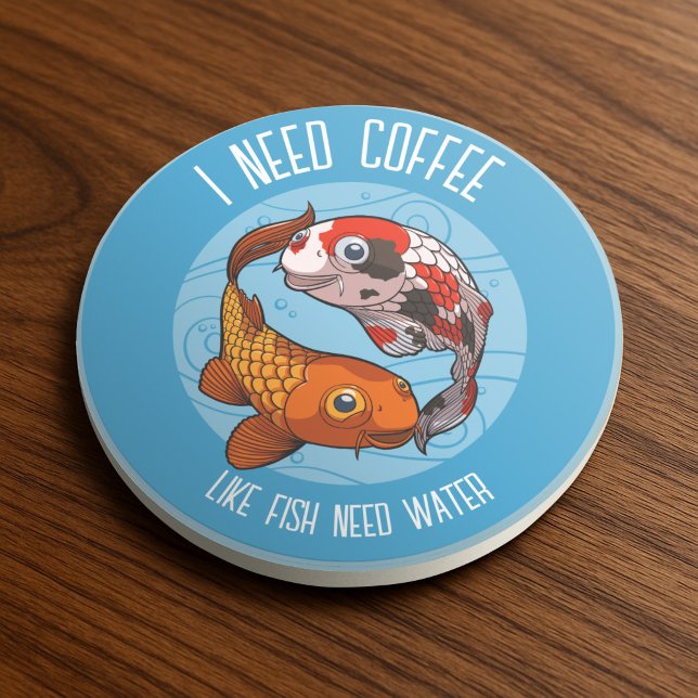 Niedlicher Koi-Karpfen Ich brauche Kaffee wie Fisc Getränkeuntersetzer (Von Creator hochgeladen)