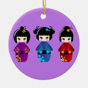 Niedlicher kokeshi Puppen-Cartoon lila Keramikornament
