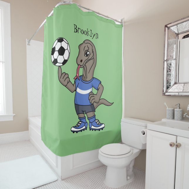Niedlicher Komodo-Drache beim Fußballspielen Carto Duschvorhang (Beispiel)