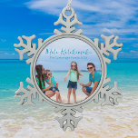 Niedlicher Küstenstrand Foto Familienurlaub Achtun Schneeflocken Zinn-Ornament<br><div class="desc">Chic individualisierbare Beach-Foto Weihnachtsschmuck,  dass Mele Kalikimaka oder Ihren eigenen Text mit Ihrem Lieblings-tropischen Foto in der Sonne liest. Fügen Sie ein vollständiges Foto Ihres Lieblingsgedächtnisses aus Ihrem Inselurlaub an die Küste. Ein wunderschönes Schmuckgeschenk an der Küste mit hübschem blauen Schriftzeichen über dem Bild.</div>