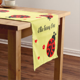 Niedlicher Ladybug mit Herzen Kurzer Tischläufer