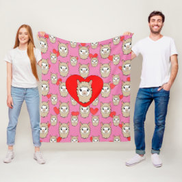 Niedlicher Lama-Kopf und rotes Herz rosa Hintergru Fleecedecke