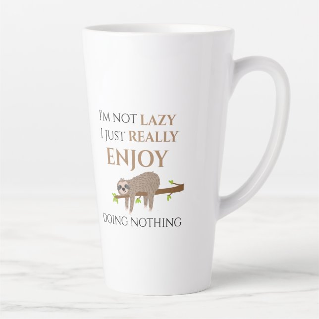 Niedlicher Lazy Sloth, der auf Baumwoll-Funny-Text Milchtasse (Rechts)