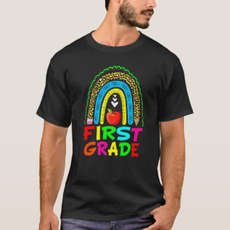 Niedlicher Leopard-Regenbogenlehrer erster Klasse  T-Shirt