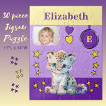Niedlicher Leopardenname Foto lila Gelbkinder<br><div class="desc">30 Stück Puzzle für Kinder. Mit einem niedlichen Leoparden,  mit Sternen und Liebe Herz. Fügen Sie einen Namen,  ein Initial und ein Foto hinzu. Farbschema: lila und gelbe Geschenkidee für Kinder.</div>