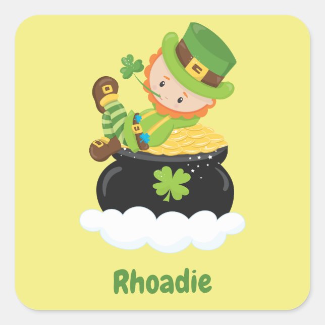 Niedlicher Leprechaun auf einem Topf aus Gold Quadratischer Aufkleber (Vorderseite)