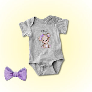 Niedlicher Lila Bär Mit Monogramm Baby Bodysuit Strampler