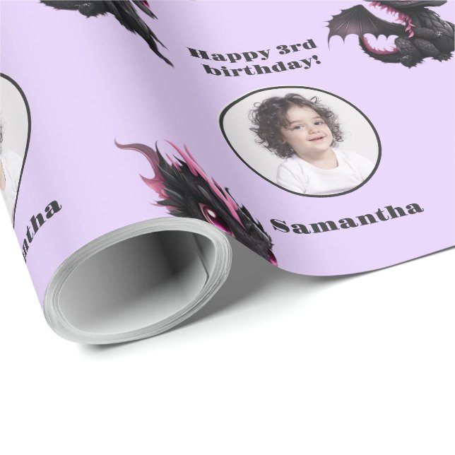 Niedlicher Lila Chibi-Dragon-Foto Geschenkpapier (Rolleneckpunkt)