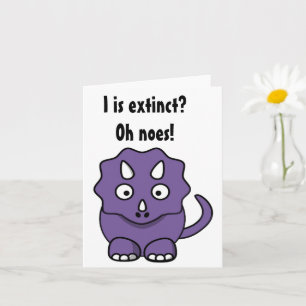 Niedlicher Lila Triceratops Cartoon mit sonniges A Karte