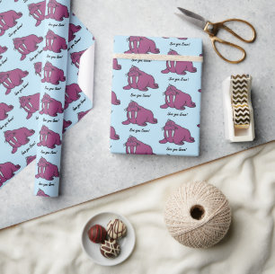 Niedlicher Lila Walrus Cartoon, freundliche Ozeann Geschenkpapier