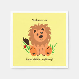 Niedlicher Löwe im Gras mit Ladybug Serviette