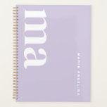 Niedlicher Monogramm Name Lila School Planer<br><div class="desc">Dieser stilvolle Planer ist ein Muss für hübsches Schulmaterial und zurück zum Schulbedarf. Perfekt für die Schule muss haben, es passt gut zu Ihrem Schulangebot Highschool Liste. Mit seinem niedlichen Schulmaterial-Design ist es eine ästhetische Schulausstattung von wesentlicher Bedeutung. Ideal für den Mittelschulbedarf und für das Schulbedarf, für ästhetische Sammlungen, ist...</div>