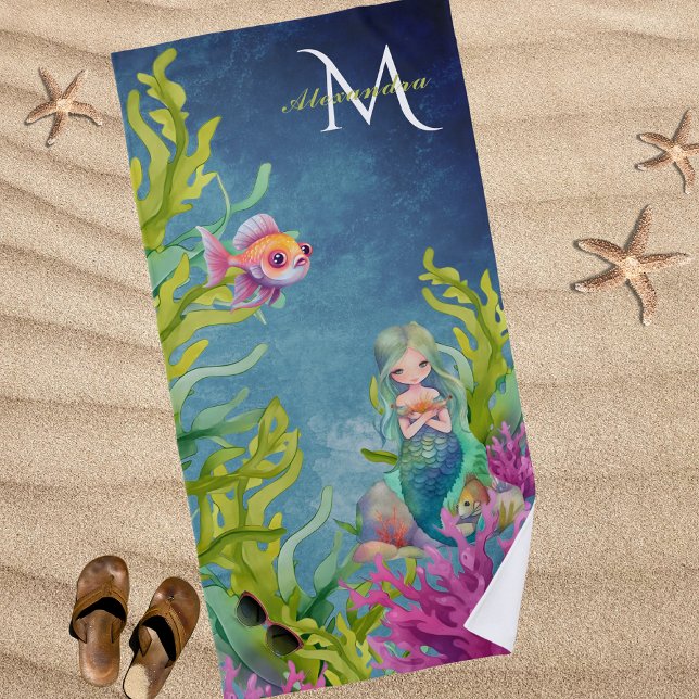 Niedlicher Monogramm Name Mermaid Strandtuch (Von Creator hochgeladen)