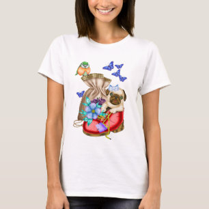 Niedlicher Mops in einem Old Boot. T-Shirt