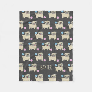 Niedlicher Mops und Balls Muster Personalisierter Fleecedecke