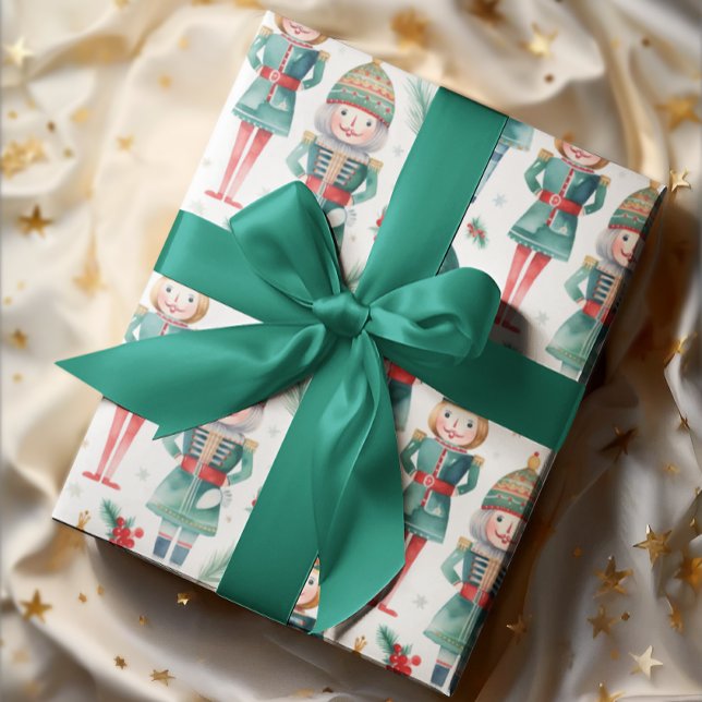 Niedlicher Nutcracker & Weihnachtsgrün Geschenkpapier (Von Creator hochgeladen)
