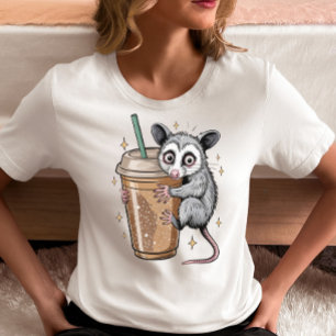 Niedlicher Opossum-Kaffee - Funny Animal Latover T-Shirt