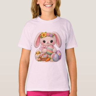 Niedlicher Osterhase mit Küken und Pastell-Eiern  T-Shirt