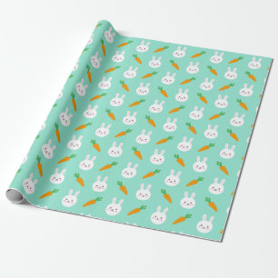 Niedlicher Osterhase und Karotten auf Aquamuster Geschenkpapier