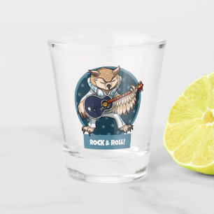 Niedlicher Owl Rock & Roll Cartoon Sänger mit Gita Schnapsglas